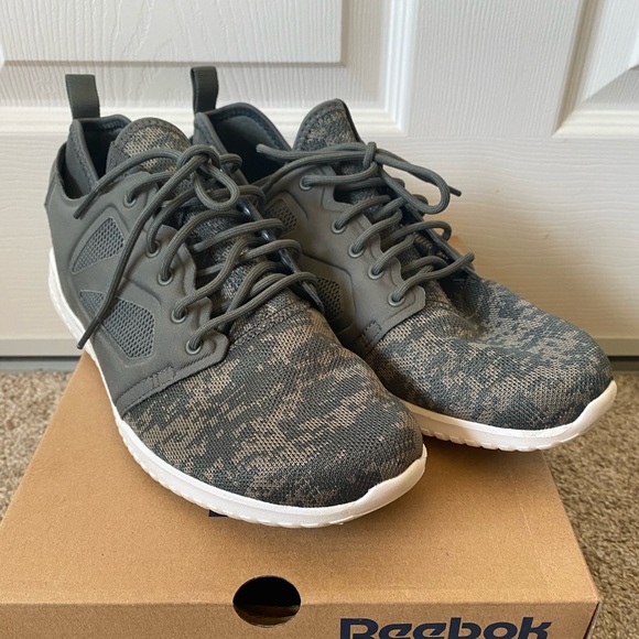 Reebok athletic shoes - Picture 3 of 10